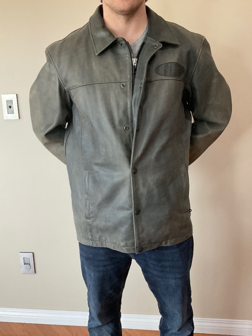 Authentic TRIUMPH Leather Jacket w/ zip-in liner. A coat w/style and pomp. XL